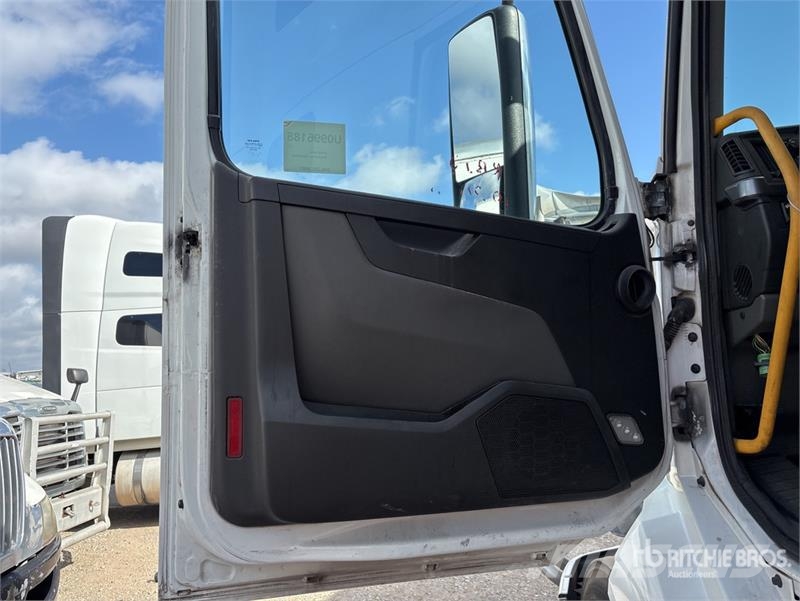 Volvo VNL64T760 6x4 T/A Sleeper Truck Tractor Vlačilci