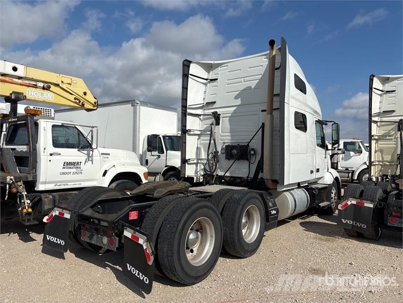 Volvo VNL64T760 6x4 T/A Sleeper Truck Tractor Vlačilci