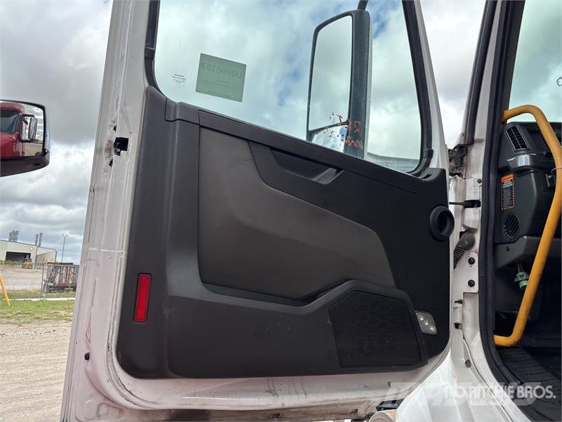 Volvo VNL64T760 6x4 T/A Sleeper Truck Tractor Sattelzugmaschinen