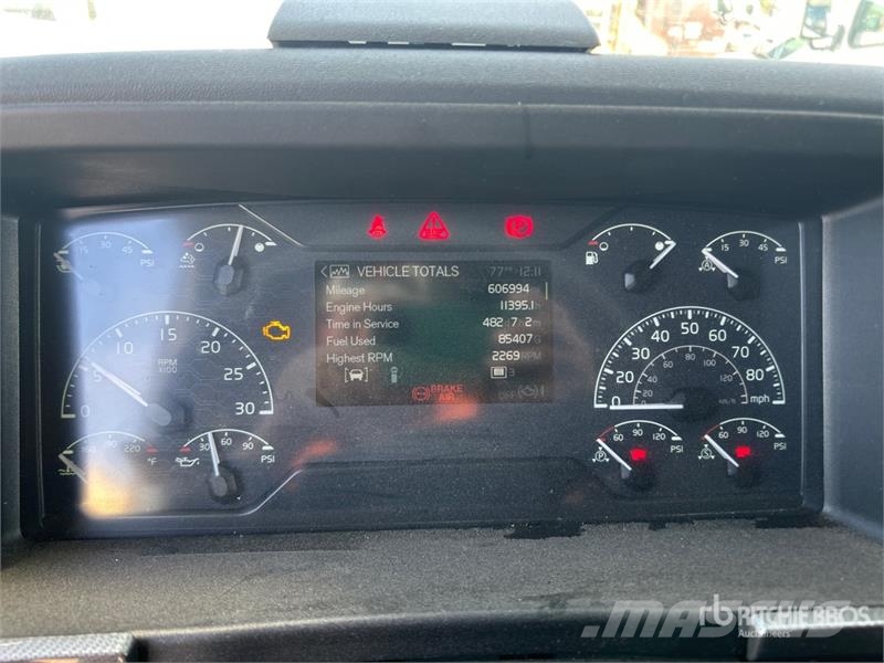 Volvo VNL64T760 6x4 T/A Sleeper Truck Tractor Naudoti vilkikai