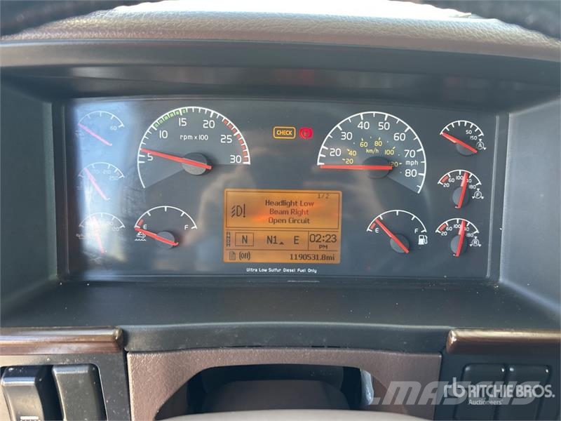 Volvo VNL670 Седельные тягачи