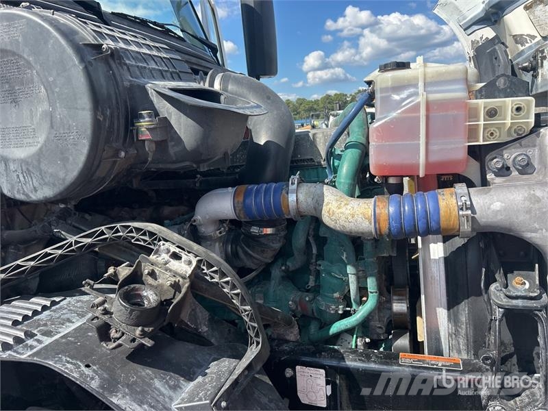 Volvo VNL670 Седельные тягачи