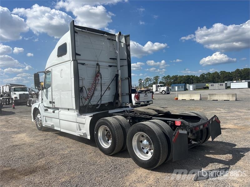 Volvo VNL670 Седельные тягачи