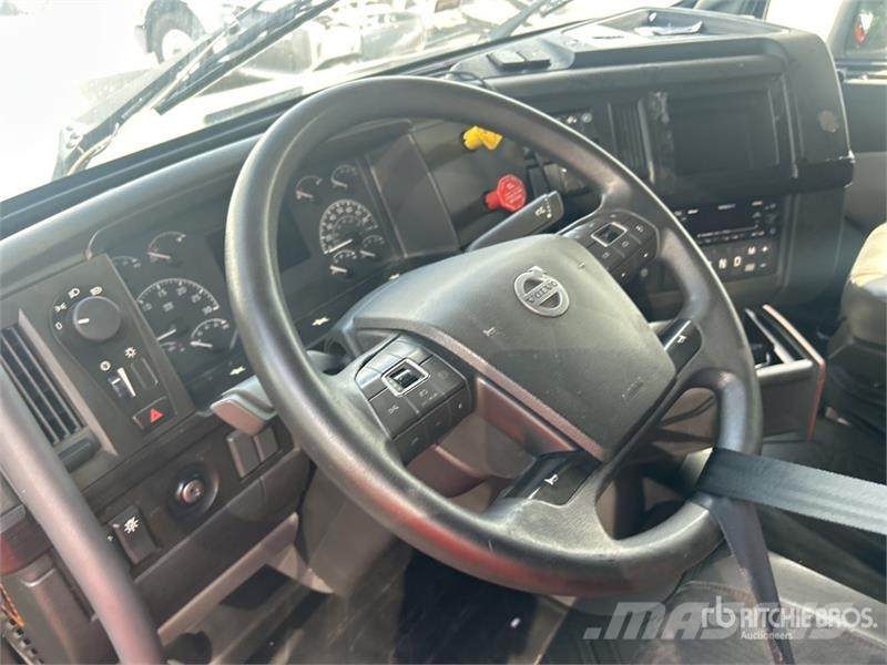 Volvo VNL680 Trekkers