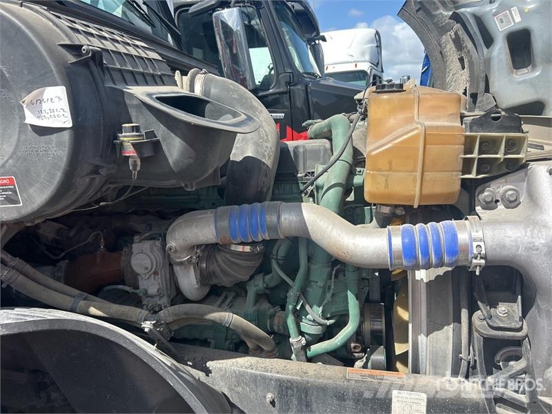 Volvo VNL680 Trekkers
