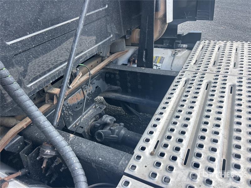 Volvo VNL680 Trekkers