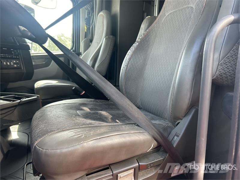 Volvo VNL680 Trekkers