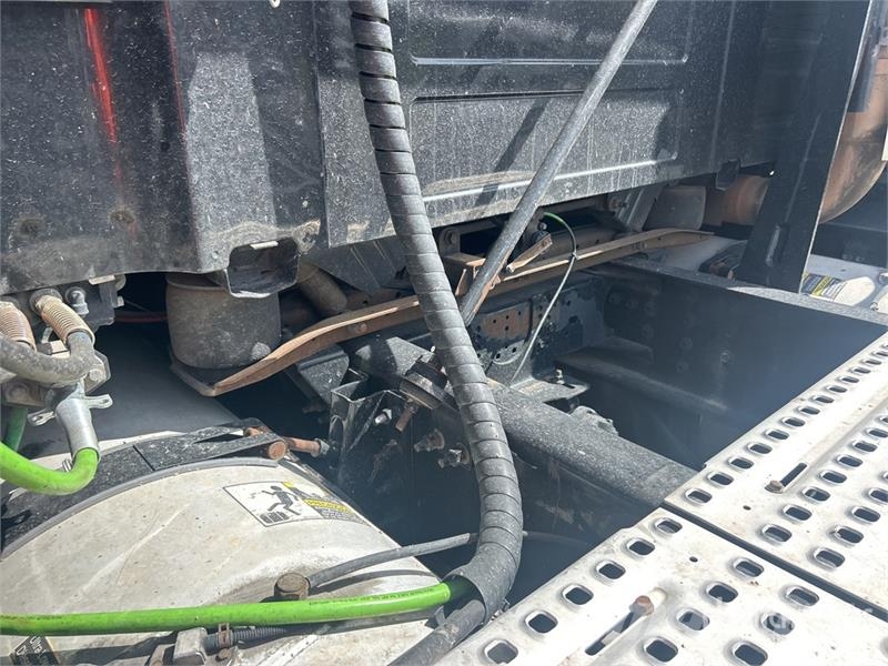 Volvo VNL680 Trekkers