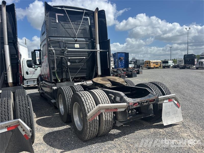 Volvo VNL680 Trekkers