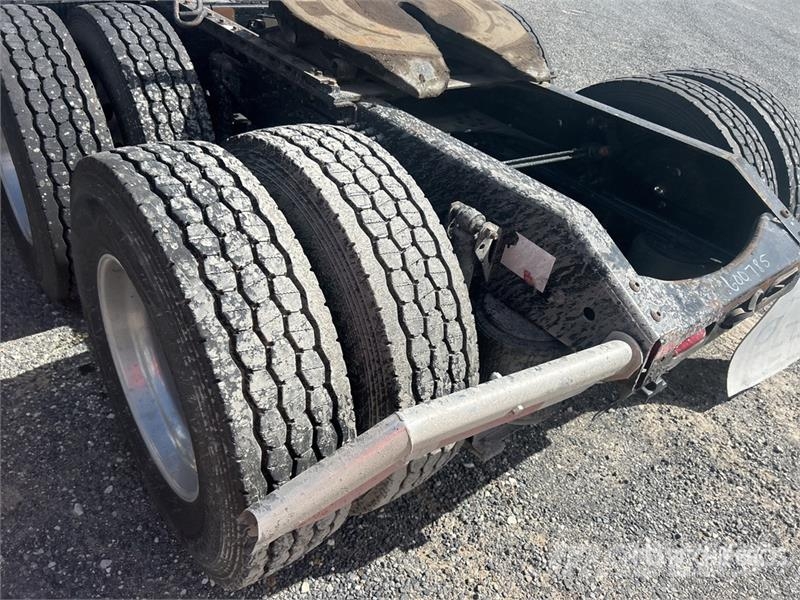 Volvo VNL680 Trekkers