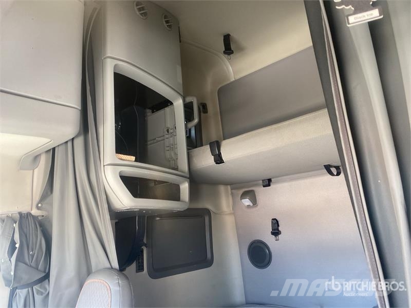 Volvo VNL760 Prime Movers