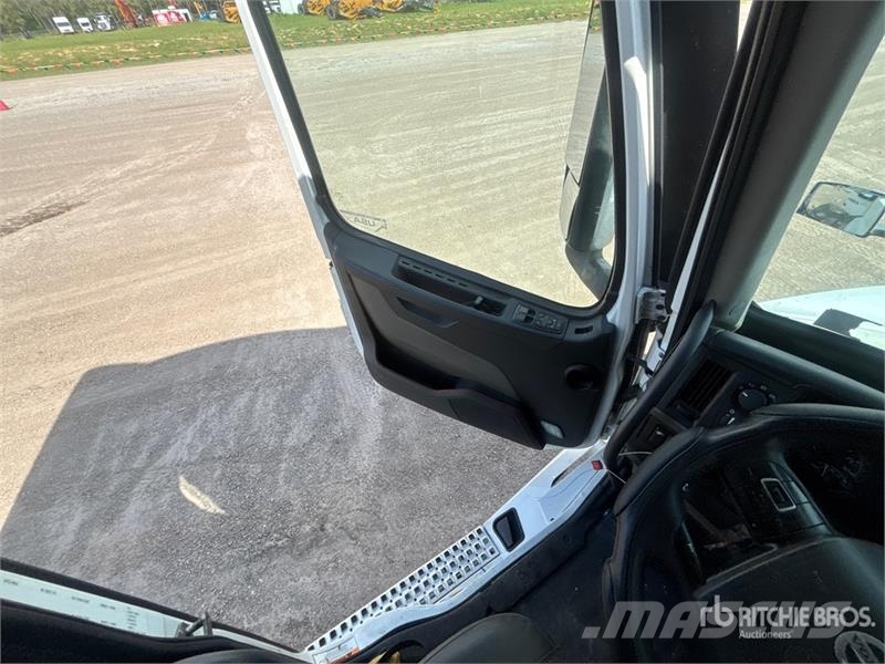 Volvo VNL760 Tracteur routier