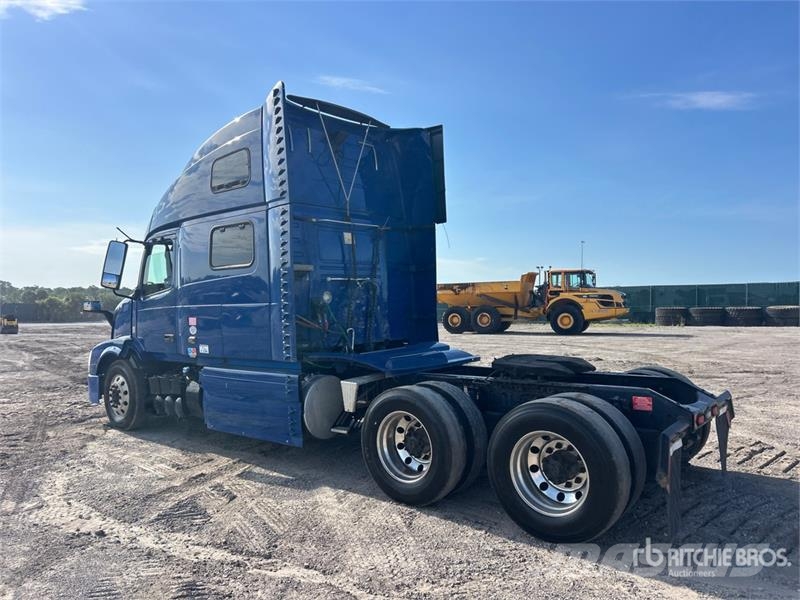 Volvo VNL780 Sattelzugmaschinen