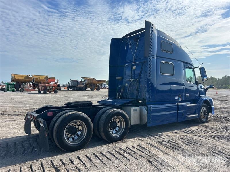 Volvo VNL780 Sattelzugmaschinen