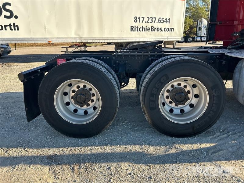 Volvo VNL860 Sattelzugmaschinen