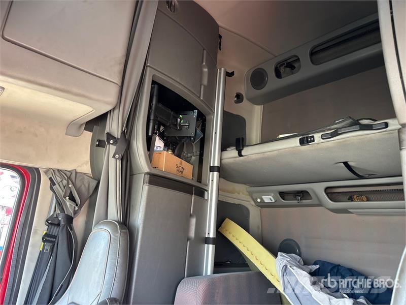 Volvo VNL860 Tractor Units