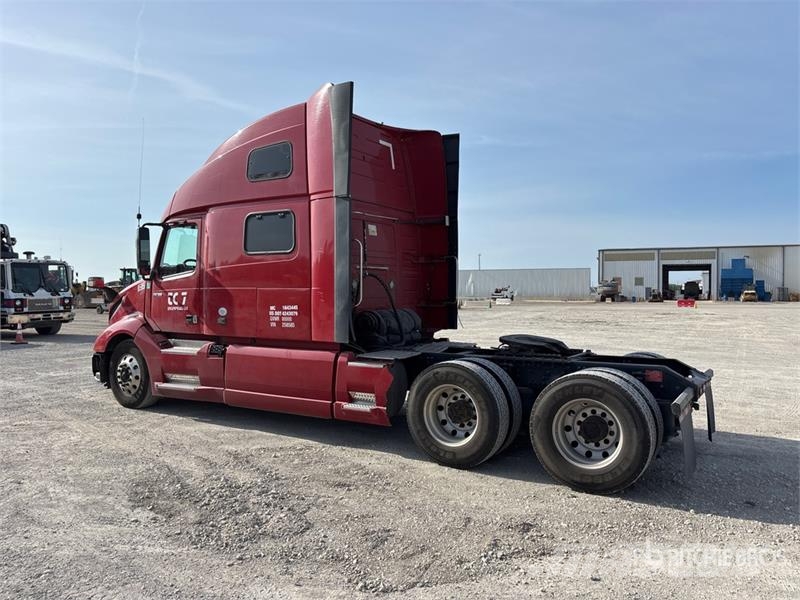 Volvo VNL860 Tractor Units