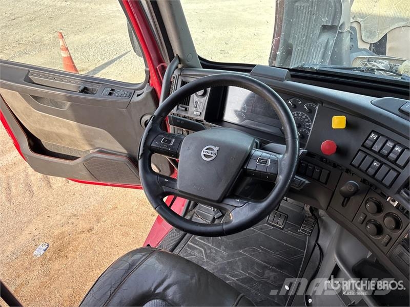 Volvo VNL860 Tractor Units