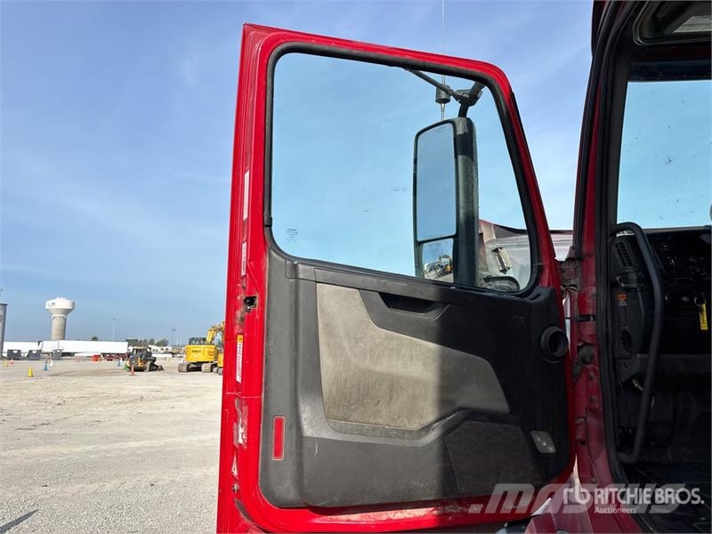 Volvo VNL860 Tractor Units