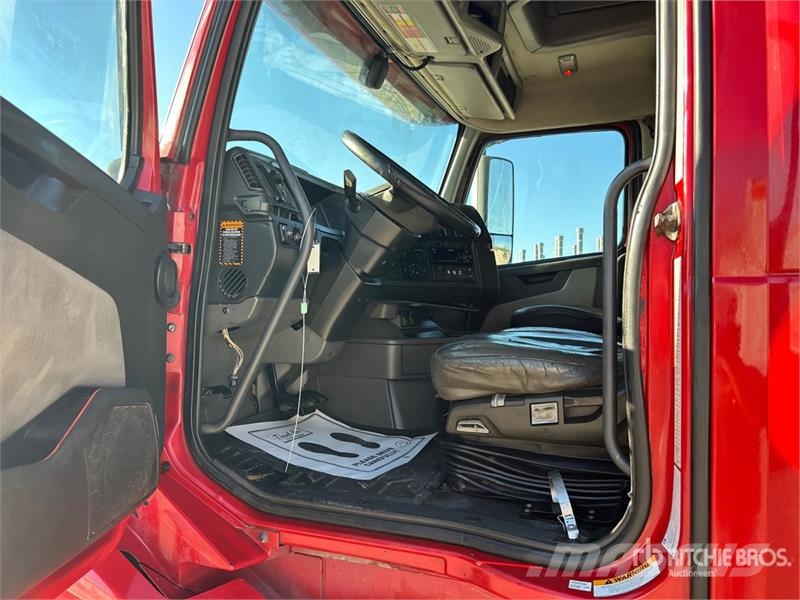 Volvo VNL860 Sattelzugmaschinen
