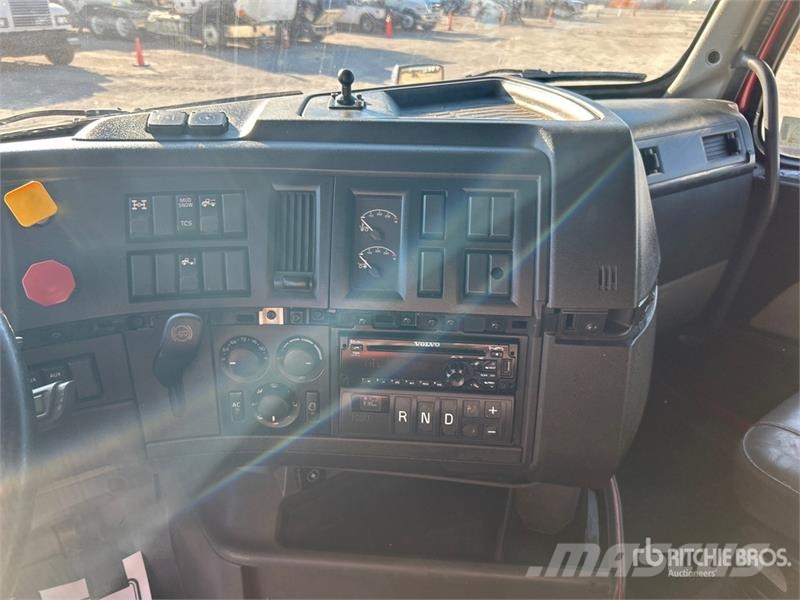 Volvo VNL860 Sattelzugmaschinen