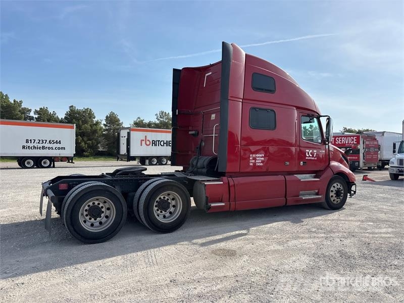 Volvo VNL860 Tractor Units
