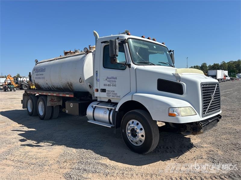 Volvo VNM Camiones aspiradores/combi