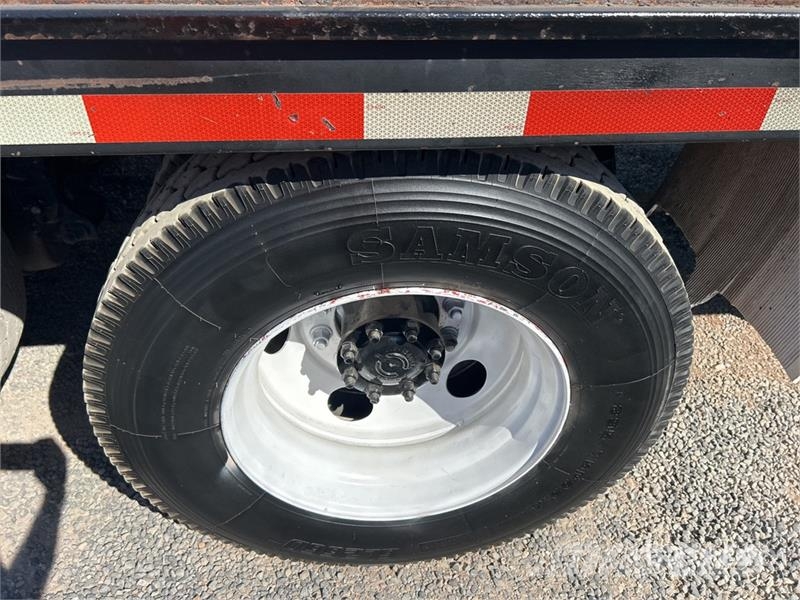 Volvo VNM Camiones aspiradores/combi