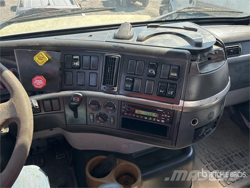 Volvo VNM Camiones aspiradores/combi