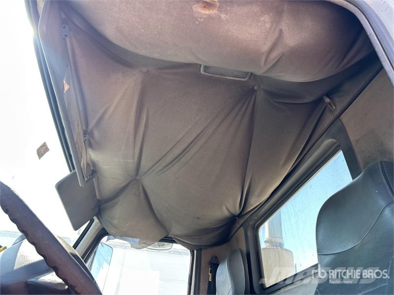 Volvo VNM Camiones aspiradores/combi