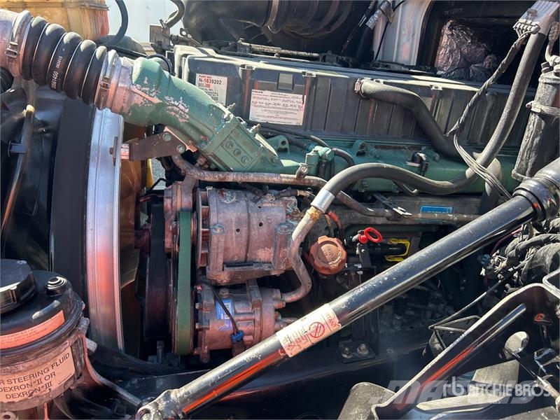 Volvo VNM Camiones aspiradores/combi