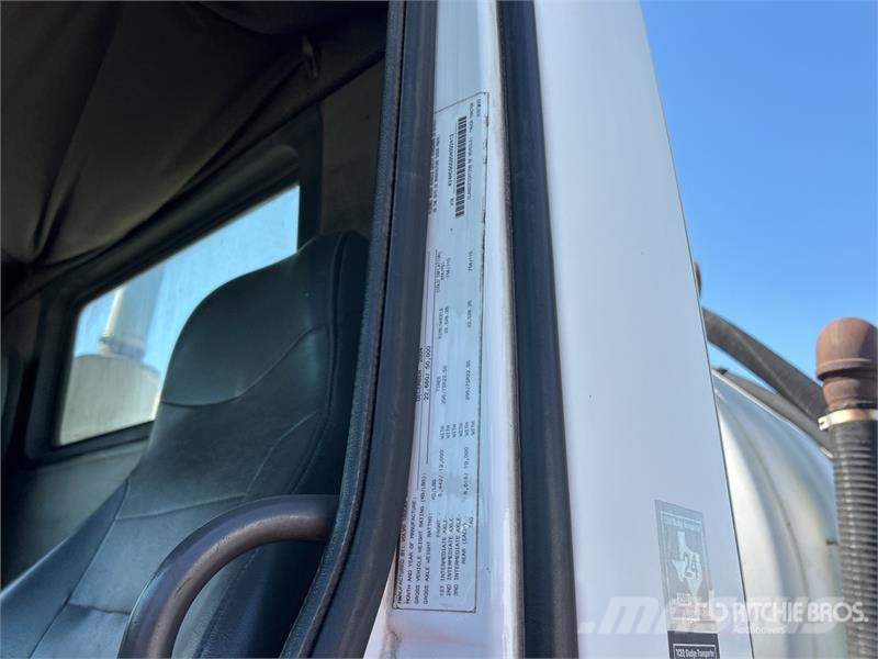 Volvo VNM Camion vidanje