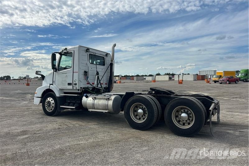 Volvo VNM وحدات الجر
