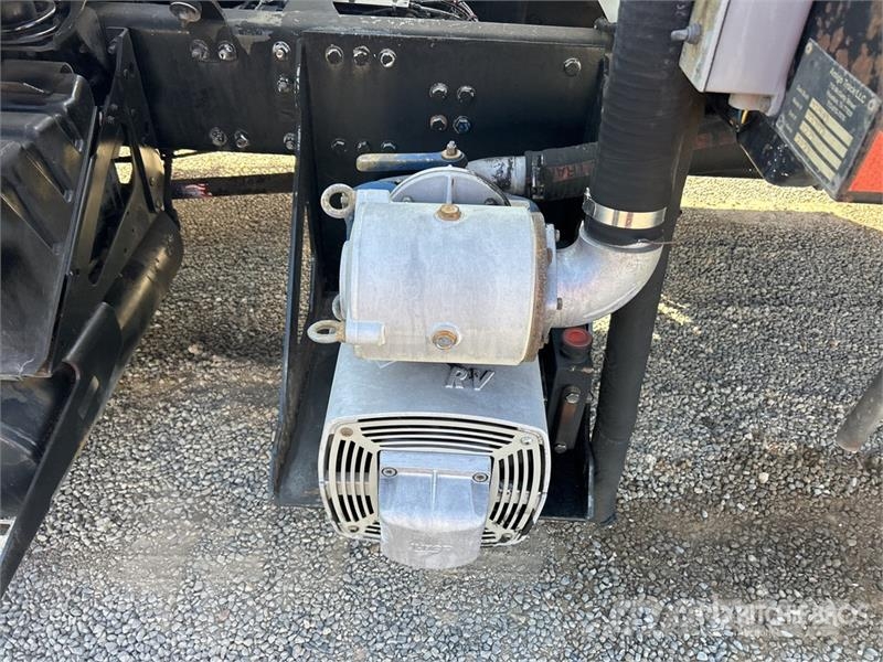Volvo VNM Camiones aspiradores/combi