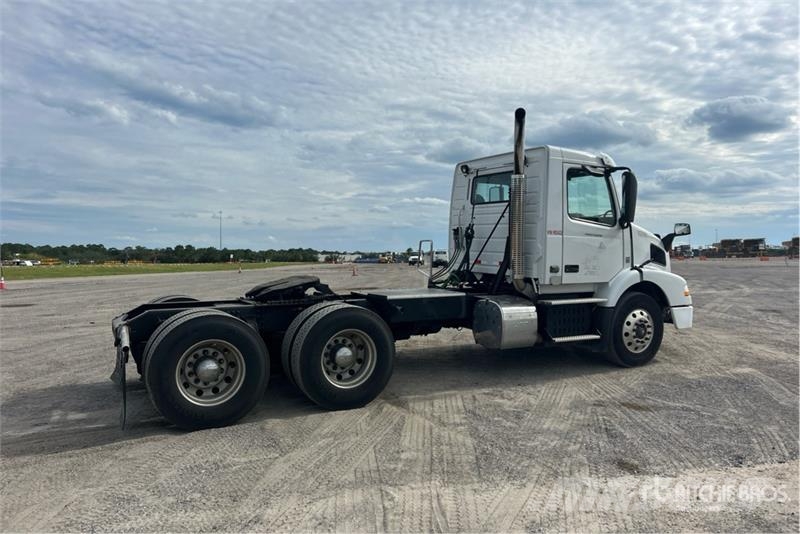 Volvo VNM وحدات الجر