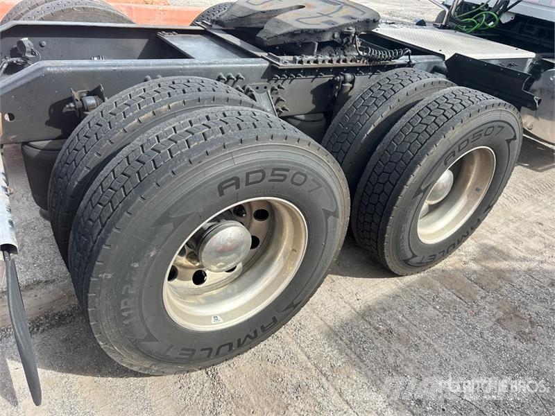 Volvo VNM وحدات الجر