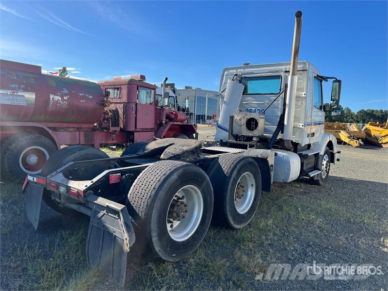 Volvo VNM Camiones tractor
