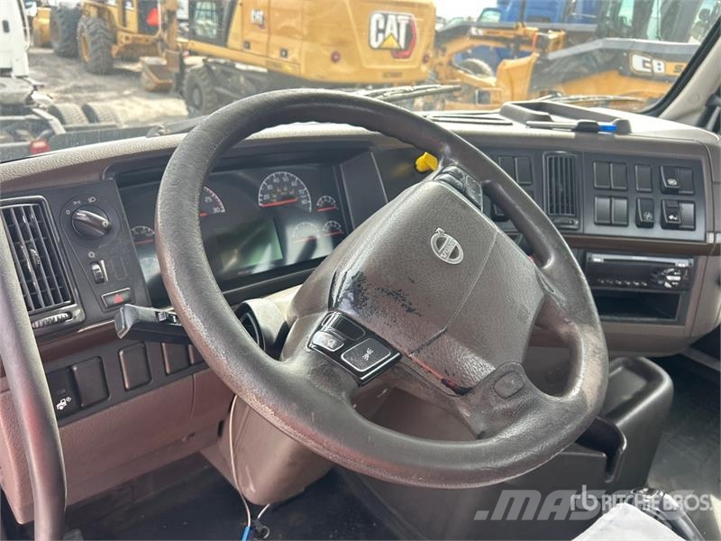 Volvo VNM وحدات الجر