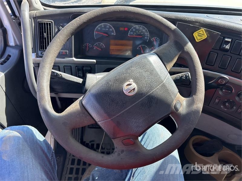 Volvo VNM Camiones aspiradores/combi