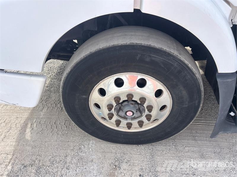 Volvo VNM وحدات الجر