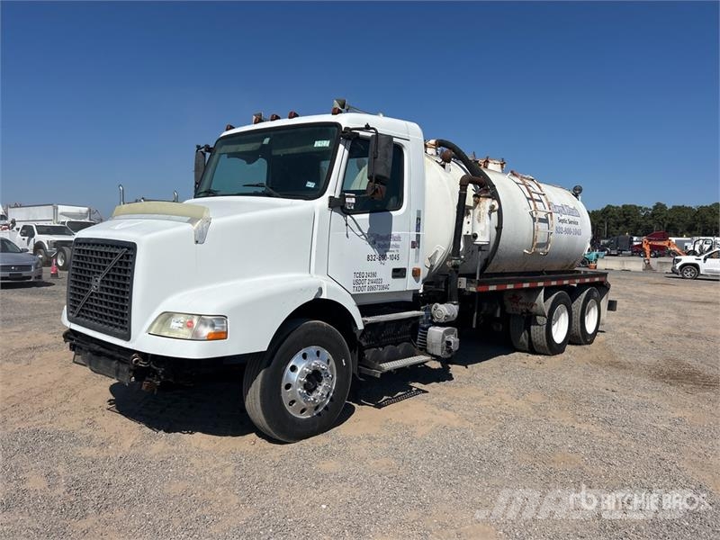 Volvo VNM Camiones aspiradores/combi