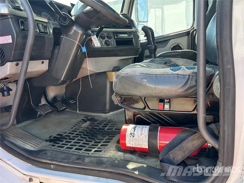 Volvo VNM Camiones aspiradores/combi