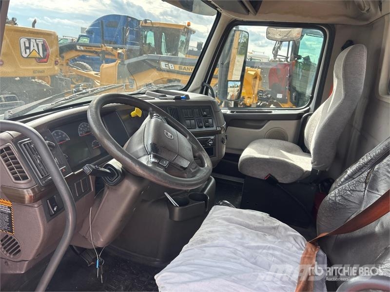 Volvo VNM وحدات الجر