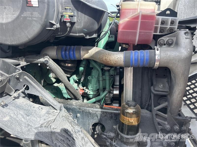 Volvo VNM وحدات الجر