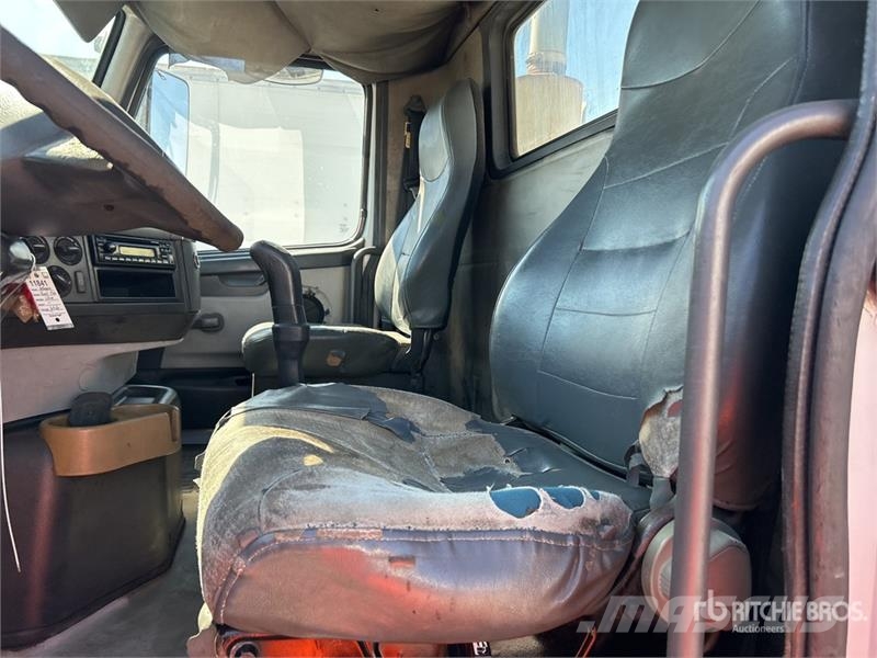 Volvo VNM Camion vidanje