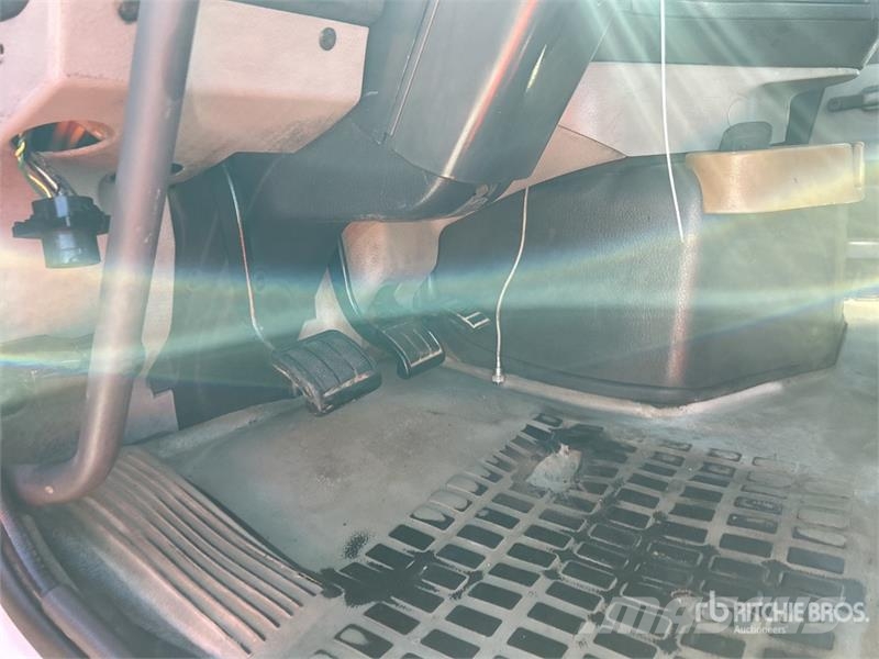Volvo VNM Camiones aspiradores/combi