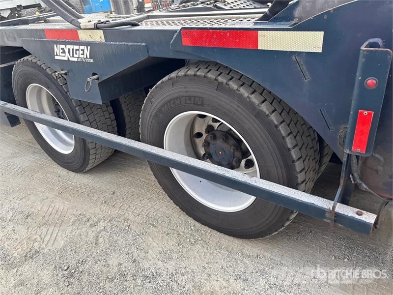 Volvo VNM200 6x4 Car Carrier Truck Autovežiai