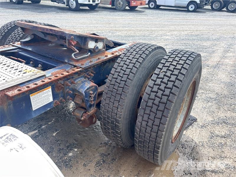 Volvo VNM300 4x2 S/A Sleeper Truck Tractor (Inoperable) Cavalos mecânicos