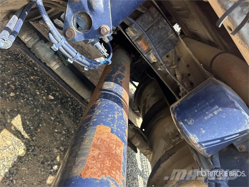 Volvo VNM300 4x2 S/A Sleeper Truck Tractor (Inoperable) Prime Movers
