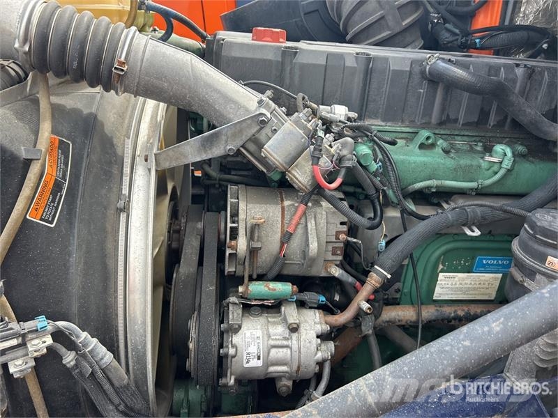 Volvo VNM300 4x2 S/A Sleeper Truck Tractor (Inoperable) Prime Movers